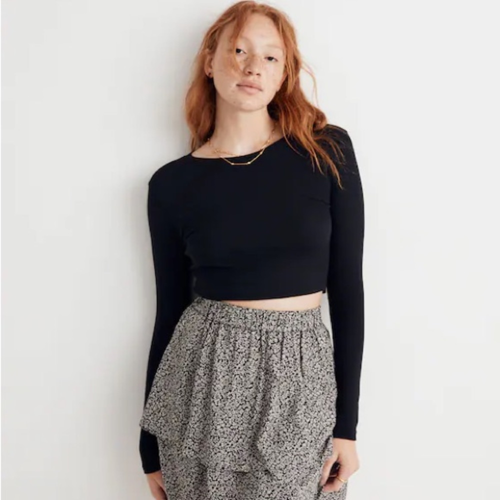 Madewell Fine Ribbed Supercrop Crewneck Long-Sleeve Tee in Black - Size Medium